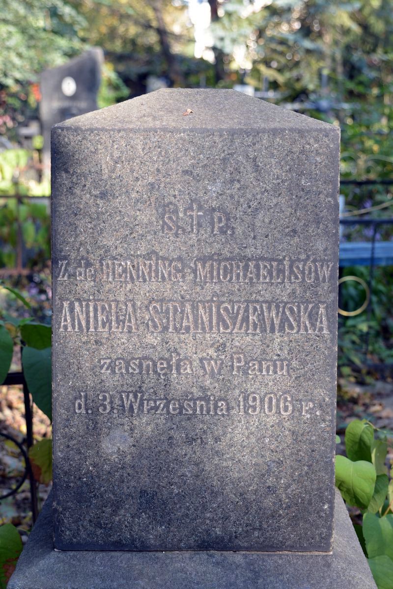 Fragment nagrobka Anieli Staniszewskiej, cmentarz Bajkowa w Kijowie, stan z 2021.