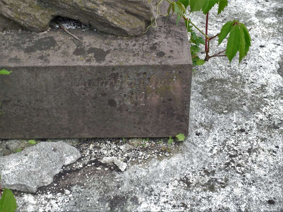 Fotografia przedstawiająca Nagrobek Jana, Marii i Tadeusza Kotelskich