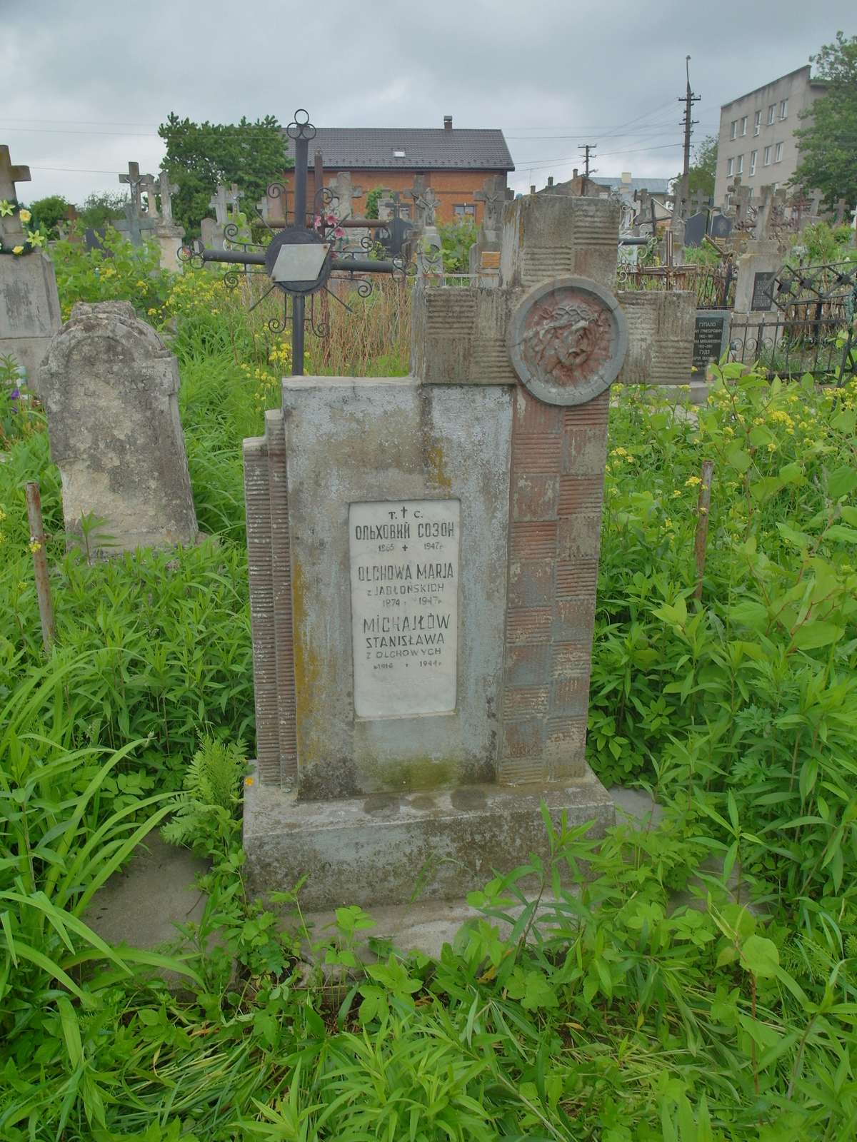 Fotografia przedstawiająca Nagrobek Sozonta i Marii Olchowych oraz Stanisławy Michajłów