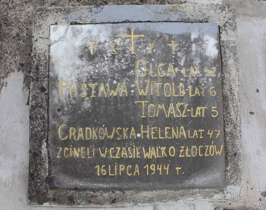 Photo montrant Nagrobek Tomasza i Witolda Postawów oraz Heleny Gradkowskiej i Olgi N.N.