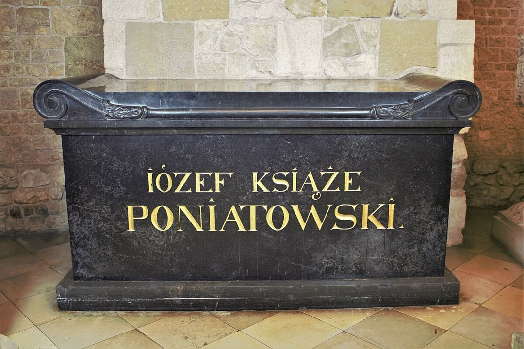 Photo showing Rzeźba księcia Józefa Poniatowskiego na fasadzie Luwru
