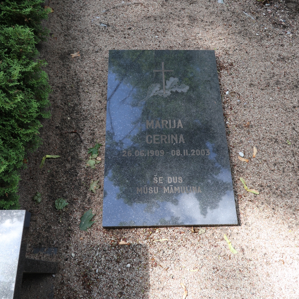 Photo showing Polskie nagrobki na Cmentarzu Południowym w Lipawie