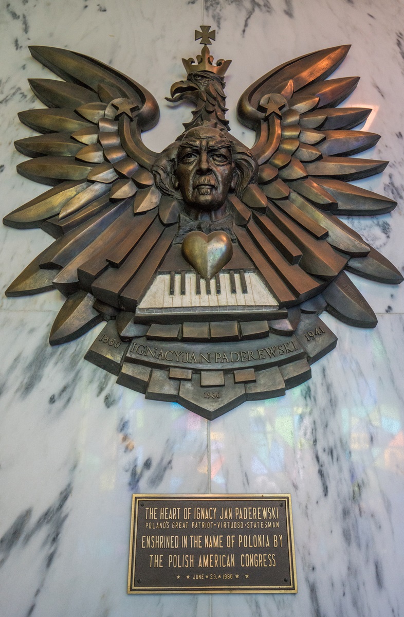 Fotografia przedstawiająca Andrzej Pityński w amerykańskiej przestrzeni publicznej – główne dzieła w USA