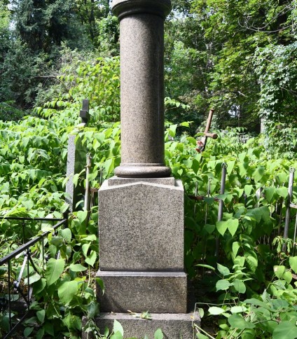 Nagrobek Wojciecha Dobieckiego, cmentarz Bajkowa w Kijowie, stan z 2021.