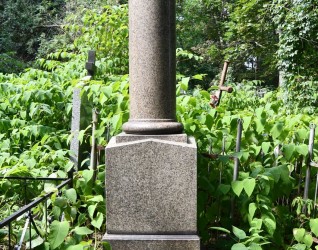 Nagrobek Wojciecha Dobieckiego, cmentarz Bajkowa w Kijowie, stan z 2021.