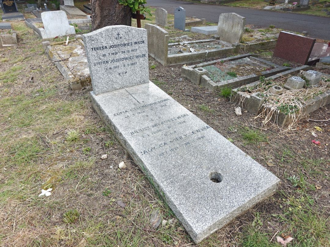 Fotografia przedstawiająca Grób Juliusza Mieroszewskiego na cmentarzu South Ealing