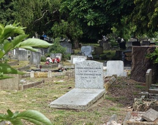 Fotografia przedstawiająca Grób Juliusza Mieroszewskiego na cmentarzu South Ealing