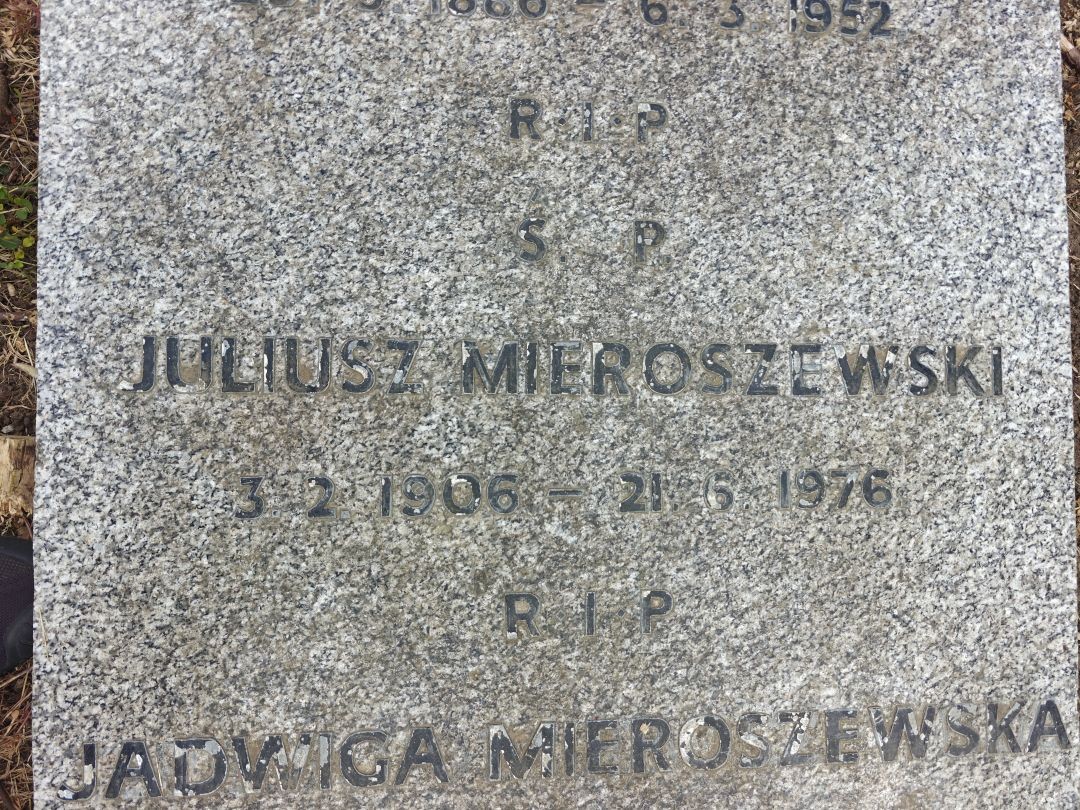 Fotografia przedstawiająca Grób Juliusza Mieroszewskiego na cmentarzu South Ealing