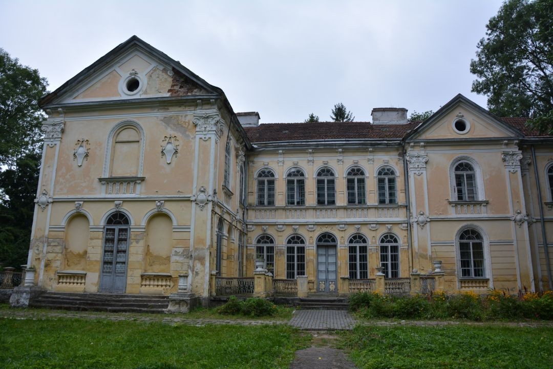 Fotografia przedstawiająca Kościół Wniebowzięcia NMP w Rudkach – miejsce spoczynku Aleksandra Fredry