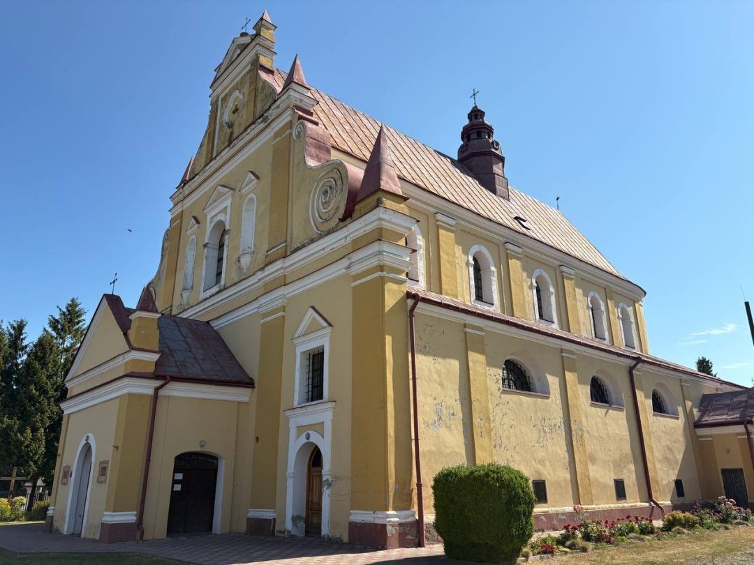 Fotografia przedstawiająca Kościół Wniebowzięcia NMP w Rudkach – miejsce spoczynku Aleksandra Fredry