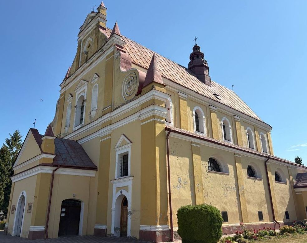 Fotografia przedstawiająca Kościół Wniebowzięcia NMP w Rudkach – miejsce spoczynku Aleksandra Fredry