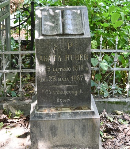 Nagrobek Agaty Hubner, cmentarz Bajkowa w Kijowie, stan z 2022