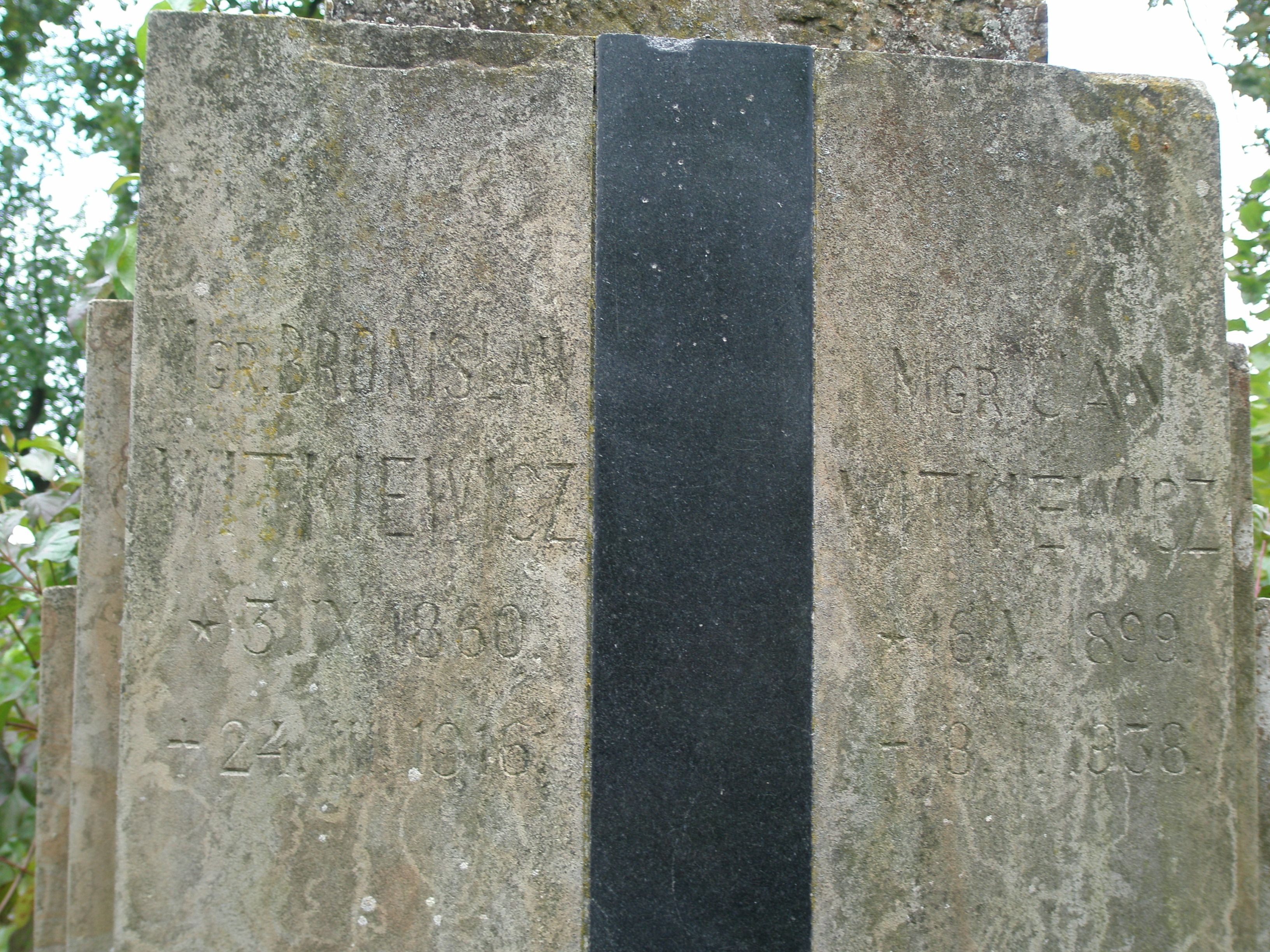 Inscription from the gravestone of Bronislaw and Jan Witkiewicz, as of 2006
