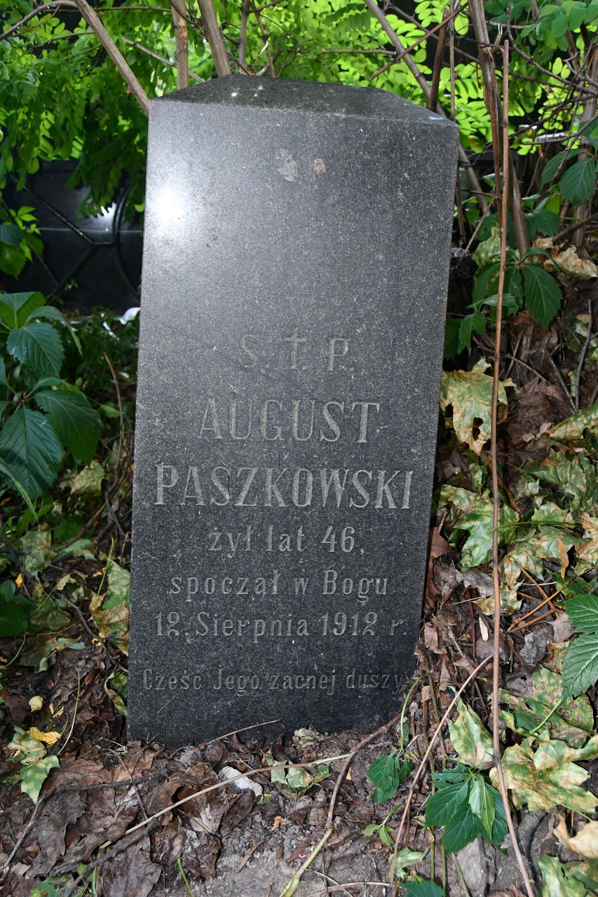 Fotografia przedstawiająca Nagrobek Augusta Paszkowskiego