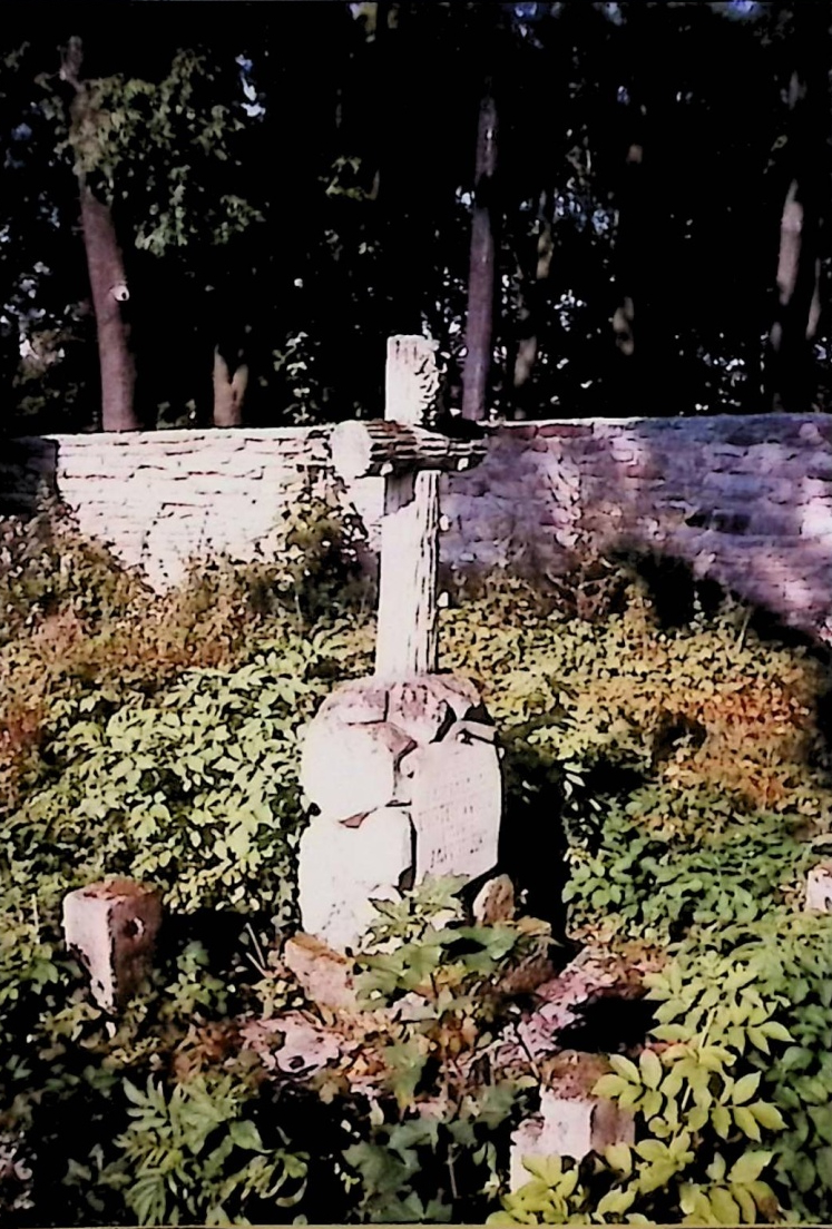 Fotografia przedstawiająca Nagrobek Kajetana i Jana Piotrowiczów oraz Pawła Jaworskiego