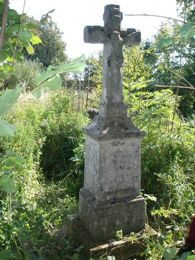 Tombstone of Katarzyna and Grzegorz Kasowski, cemetery in Podzameczek, state from 2006