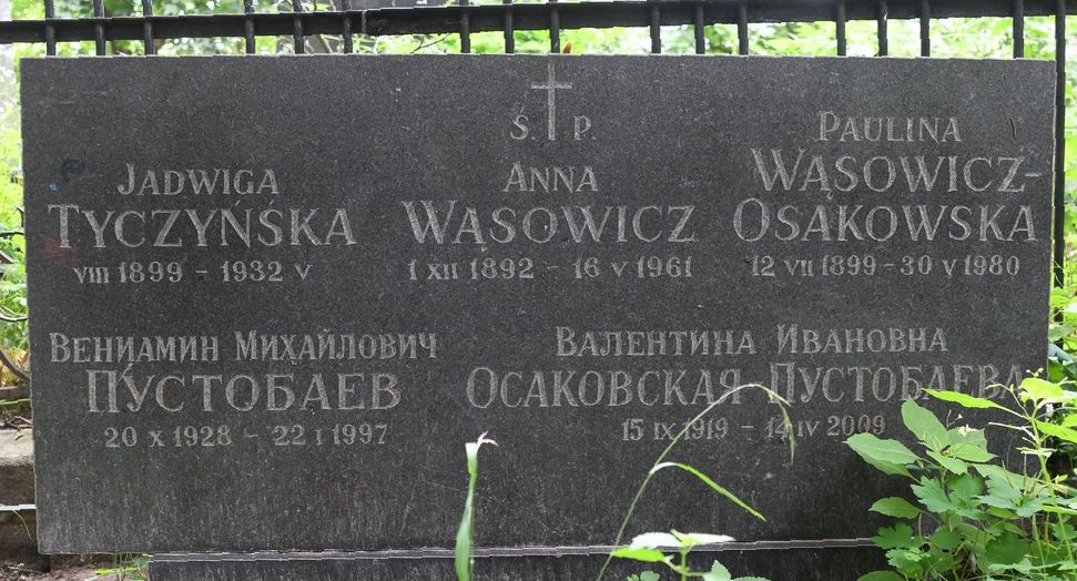 Fotografia przedstawiająca Nagrobek rodzin Pustobajewów, Tyczyńskich, Wąsowiczów