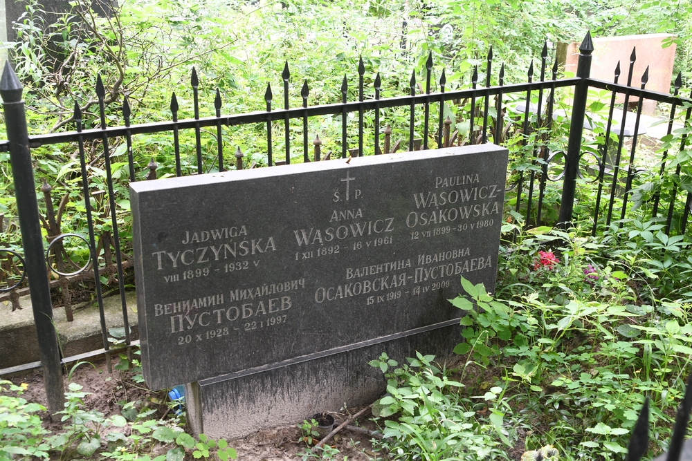Fotografia przedstawiająca Tombstone of the Pustobayev, Tyczynski, Vasovich families