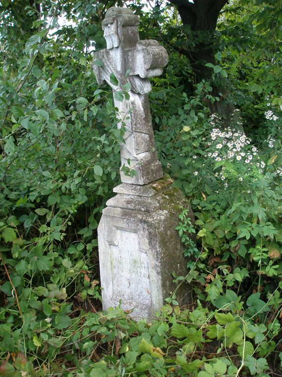 Nagrobek Wincentego Kucharskiego, cmentarz w Medwedowcach, stan z 2006