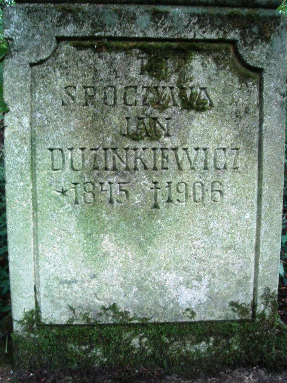 Tombstone of Jan Duzinkevich, cemetery in Puzniki, state from 2008