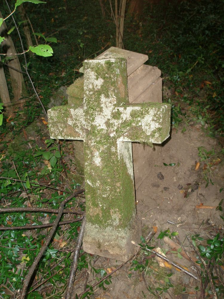 Nagrobek Antoniego Kosińskiego, cmentarz w Puźnikach