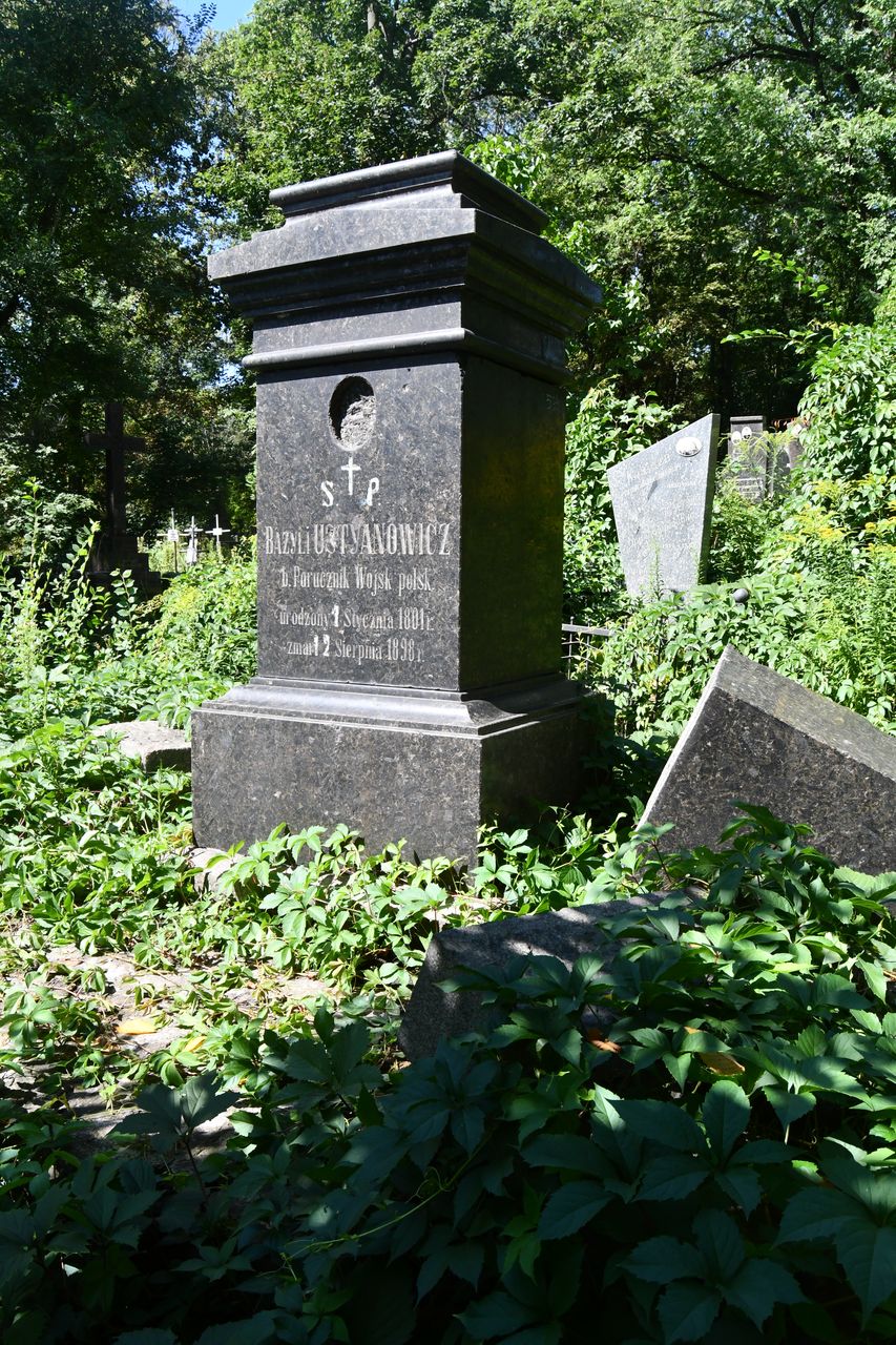 Fotografia przedstawiająca Tombstone of Basil Ustyanovich