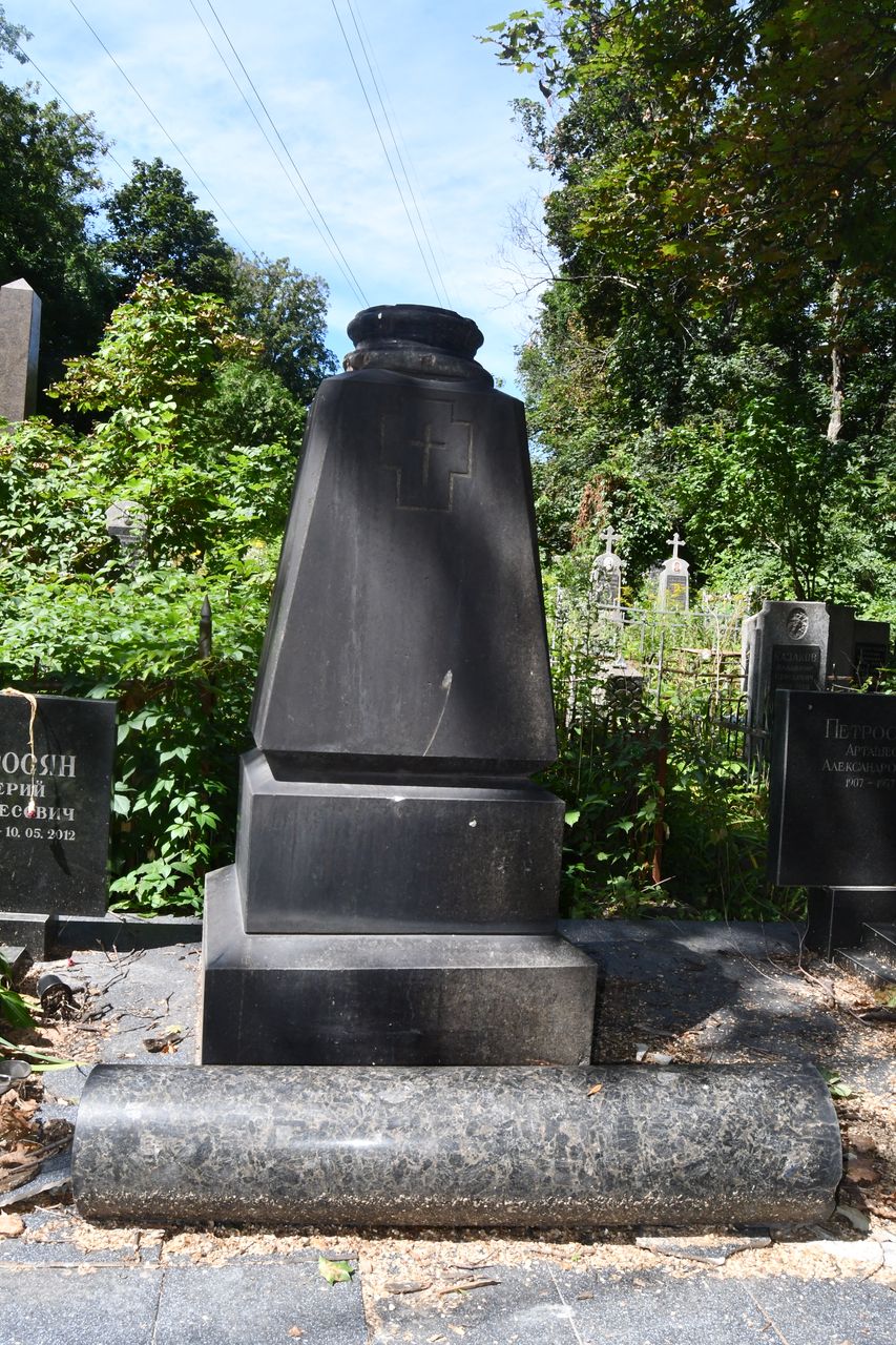 Fotografia przedstawiająca Tombstone of the Fonbergs