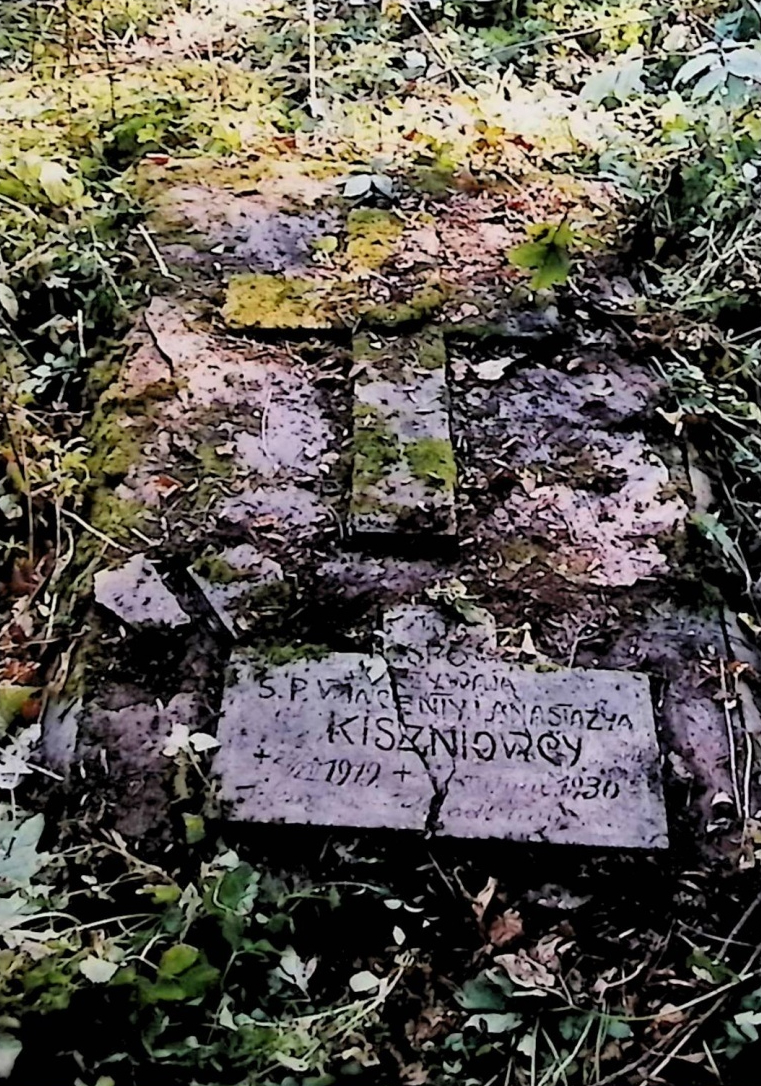 Fotografia przedstawiająca Tombstone of Anastasia and Wincenty Kiszniowski