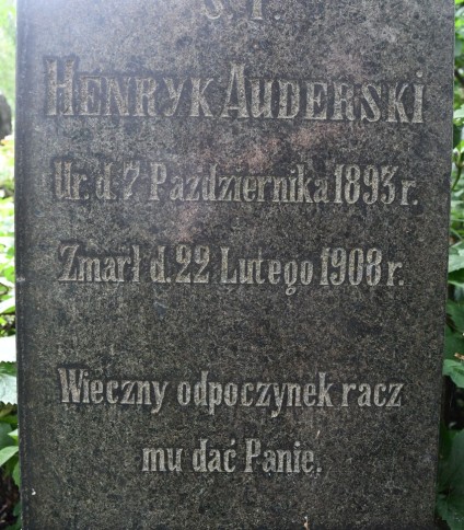 Nagrobek Henryka Auderskiego z wyrytym napisem: 'Henryk Auderski, ur. 7 października 1893, zm. 22 lutego 1908. Wieczny odpoczynek racz mu dać Panie.'