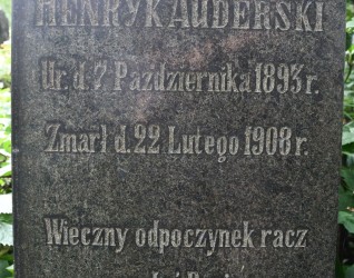 Nagrobek Henryka Auderskiego z wyrytym napisem: 'Henryk Auderski, ur. 7 października 1893, zm. 22 lutego 1908. Wieczny odpoczynek racz mu dać Panie.'