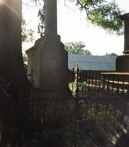 Nagrobek Teodora Telakowskiego, cmentarz w Buczaczu, stan z 2005