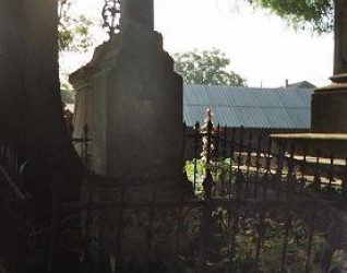 Nagrobek Teodora Telakowskiego, cmentarz w Buczaczu, stan z 2005