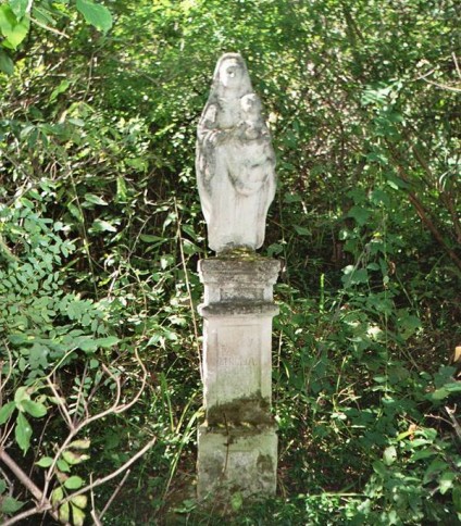 Nagrobek Emilii Łotockiej, cmentarz w Hińkowcach, stan z 2006