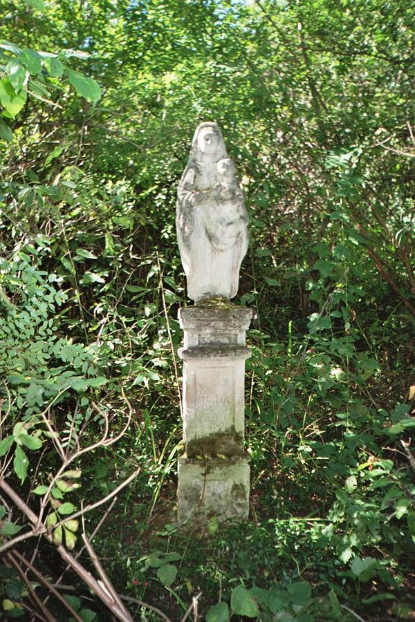 Nagrobek Emilii Łotockiej, cmentarz w Hińkowcach, stan z 2006