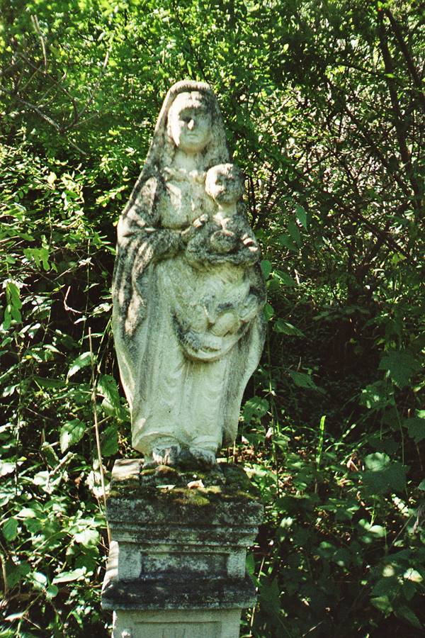 Gravestone of Emilia Łotocka, cemetery in Hińkowce, state from 2006