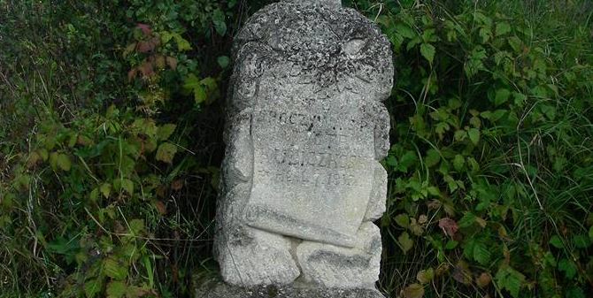 Fragment of the gravestone of Piotr Kuliczkowski, Jazloviec cemetery, Ukraine