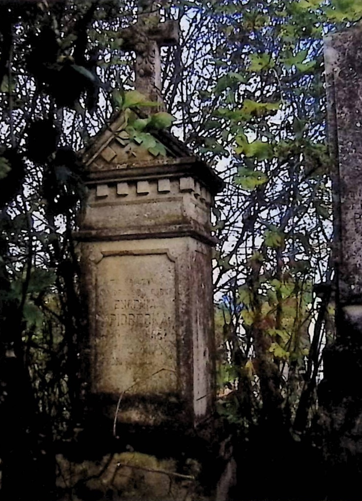 Photo showing Eugenia Piórecka\'s gravestone