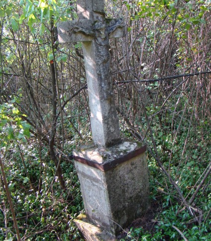 Nagrobek Katarzyny i Jana Młodynia, cmentarz w Czerwonogrodzie, stan z roku 2005