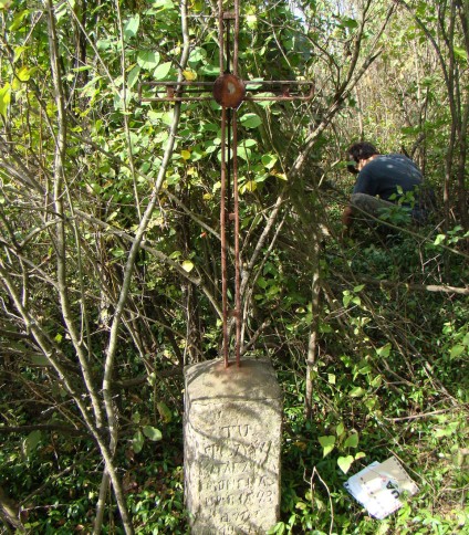 Nagrobek Katarzyny Orońskiej, cmentarz w Czerwonogrodzie, stan z roku 2005
