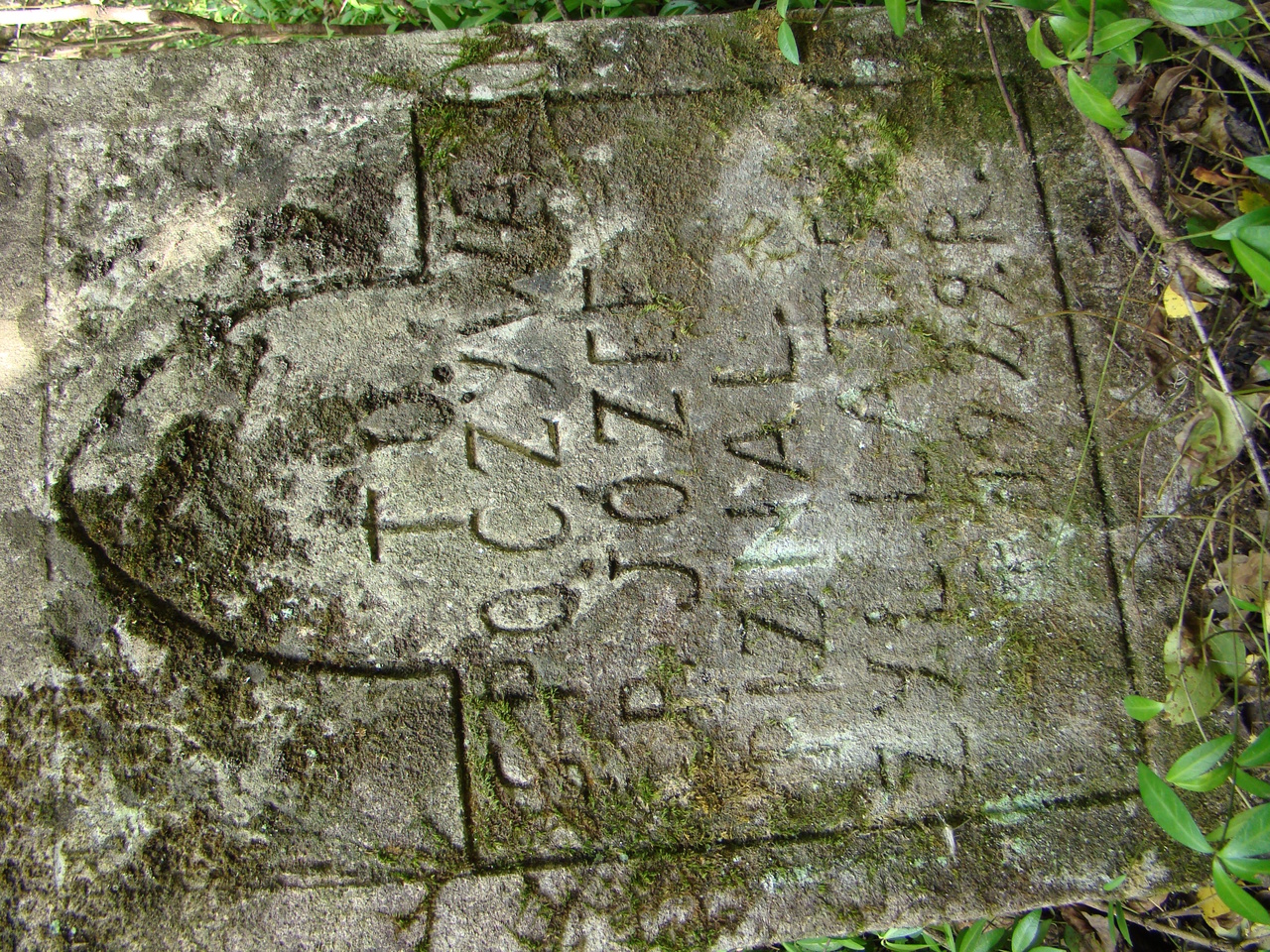 Nagrobek Józefa Piznala, cmentarz w Czerwonogrodzie, stan z roku 2005