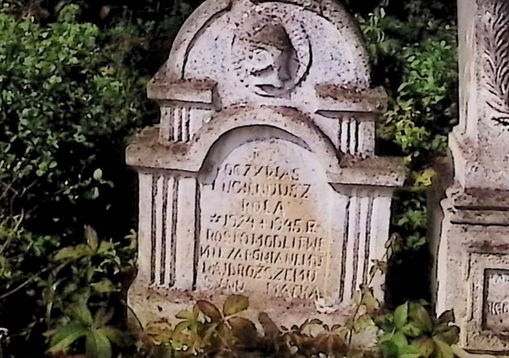 Photo showing Eugeniusz Rola\'s gravestone