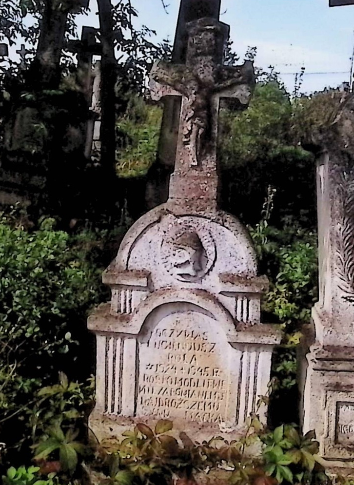 Photo showing Eugeniusz Rola\'s gravestone