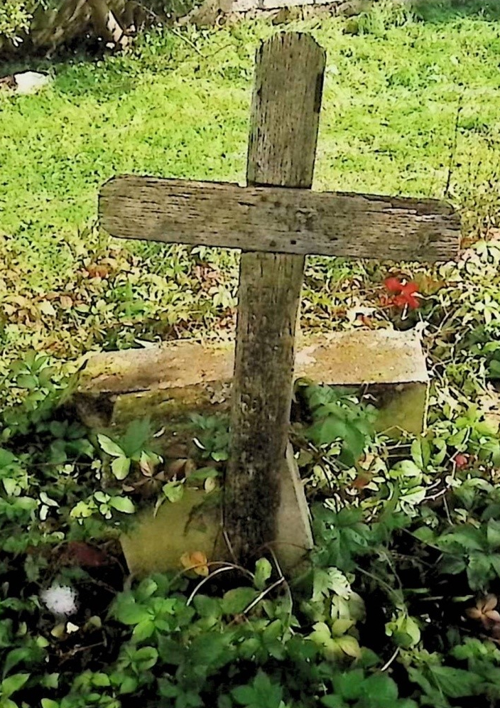 Photo showing Eugeniusz Rola\'s gravestone