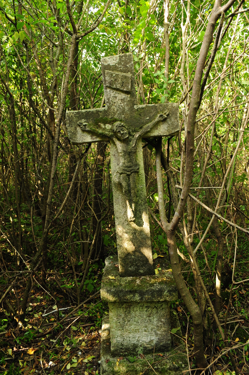 Nagrobek Macieja Unioski, cmentarz w Czerwonogrodzie, stan z roku 2005