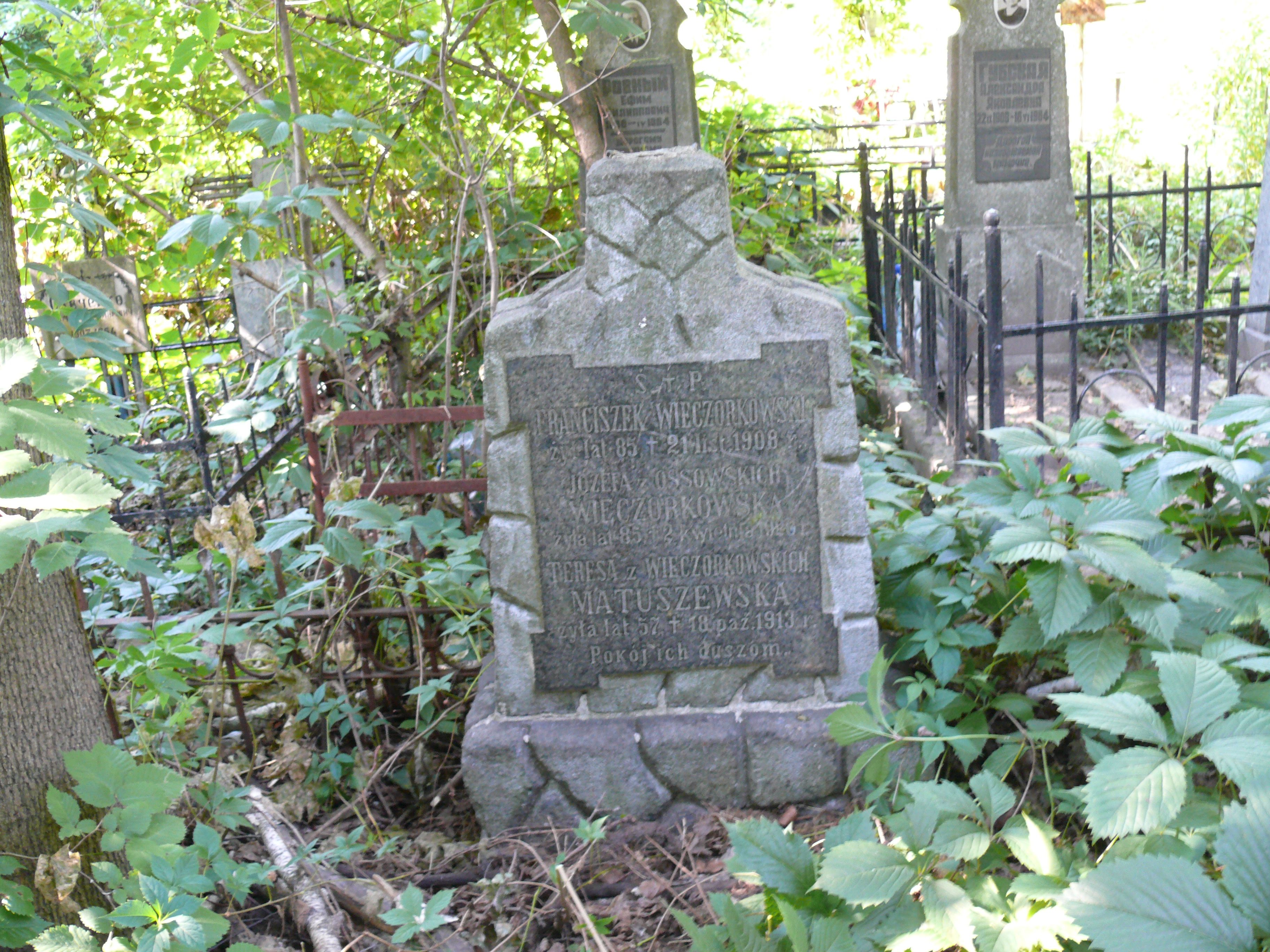 Tombstone of Franciszek and Józefa Wieczorkowski, Teresa Matuszewska