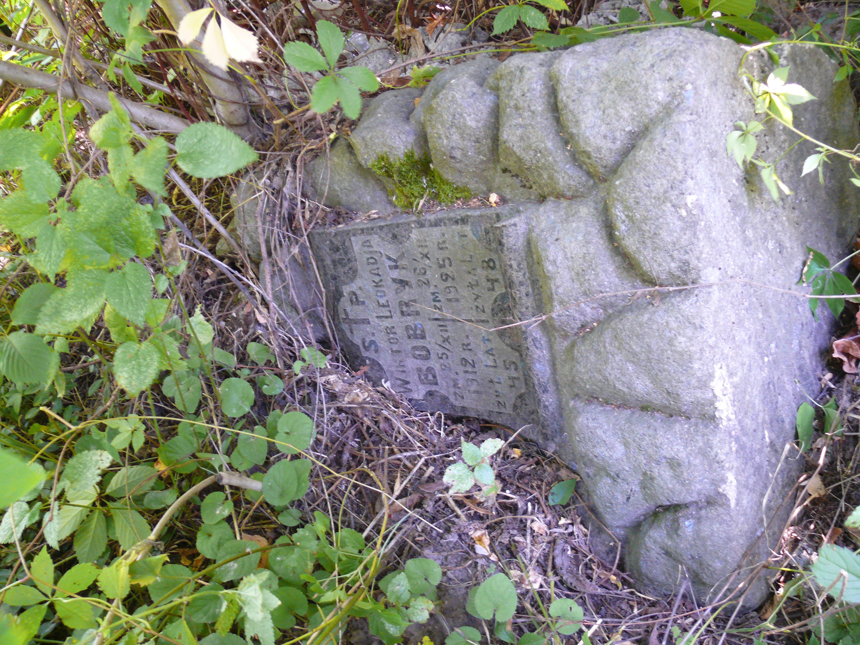 Tombstone of Viktoria and Leokadia Bobryk