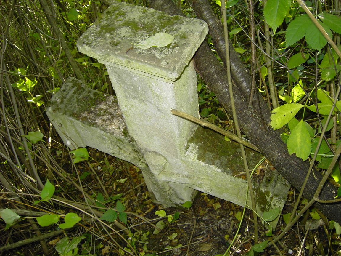 Nagrobek N.N., cmentarz w Uhryńkowcach, stan z 2005