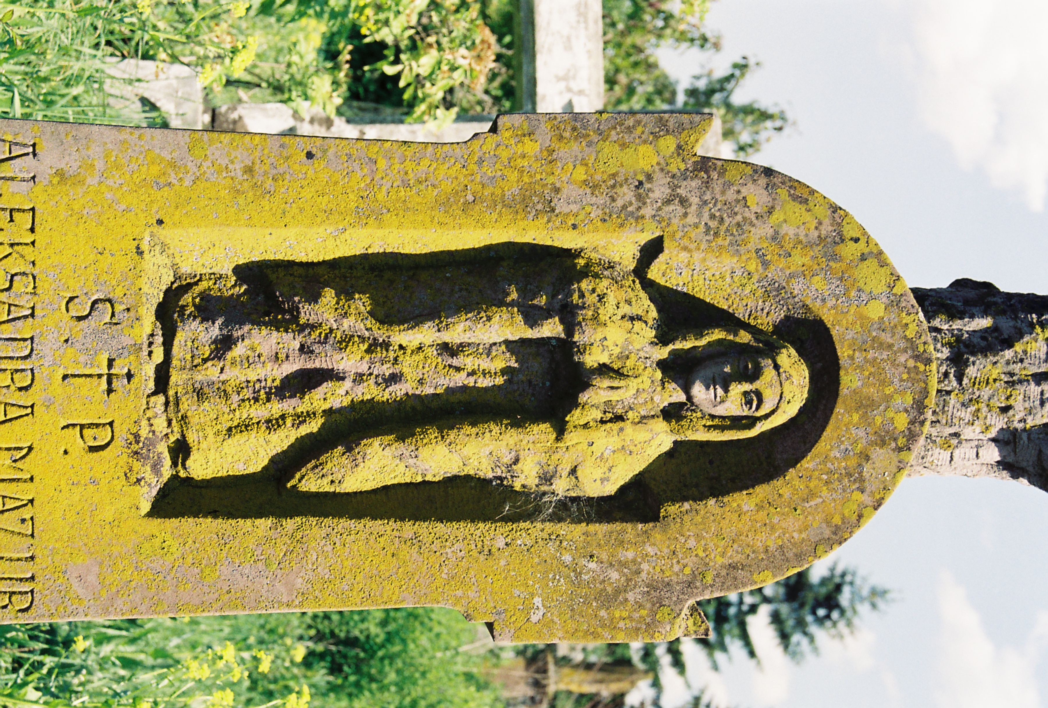 Fragment nagrobka Aleksandry Mazur i Jana Mazura, cmentarz w Głęboczku, 2004