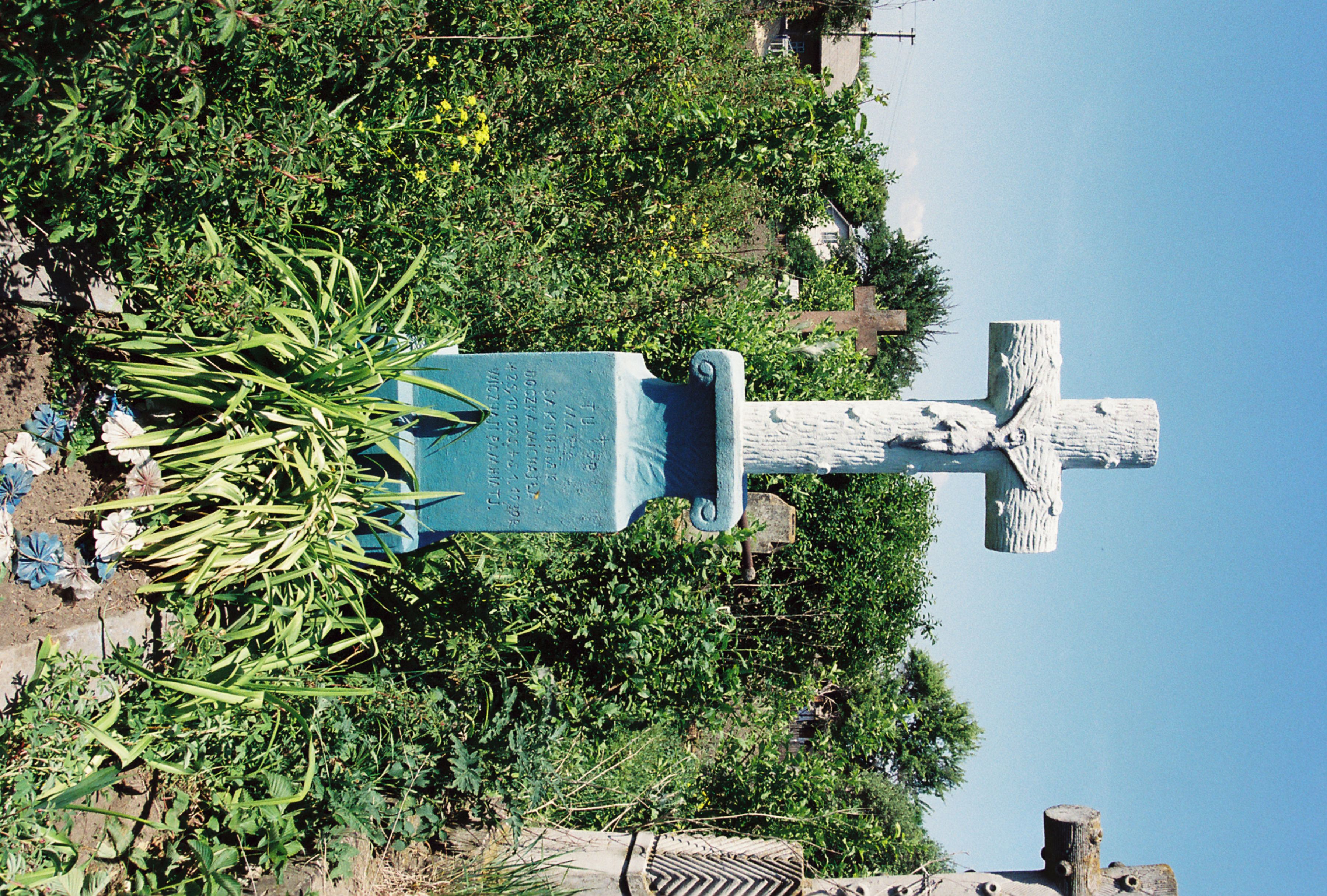 Nagrobek Marii Sakundiak, cmentarz w Głęboczku, 2004