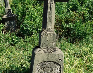 Nagrobek Wikta i Anny Wesołych, cmentarz w Głęboczku, 2004